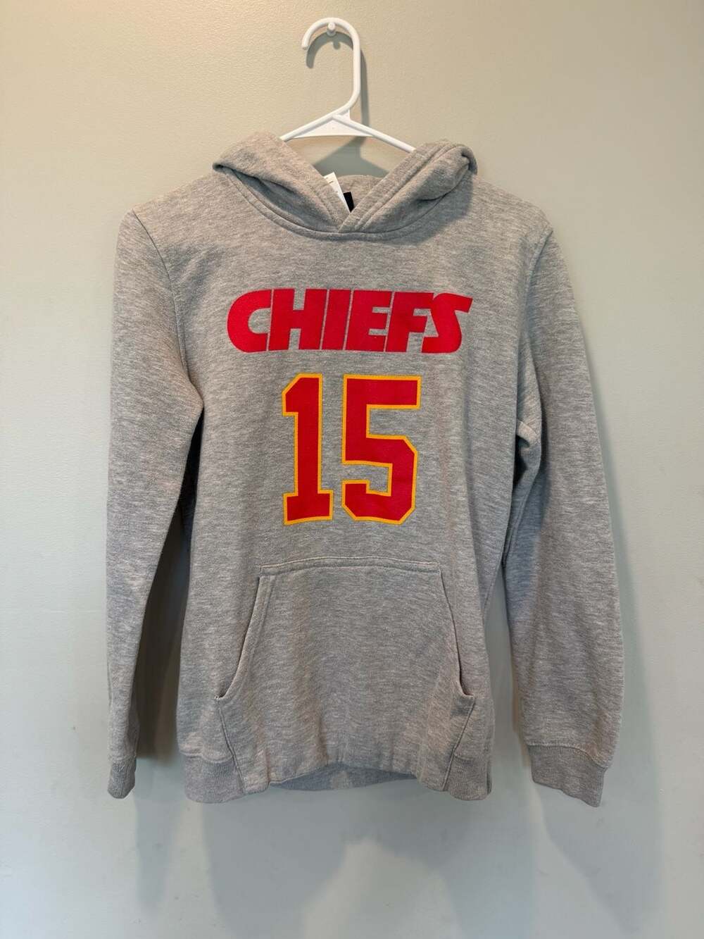 Outer Stuff Kansas City Chiefs Patrick Mahomes 15 Hoodie Size L kids